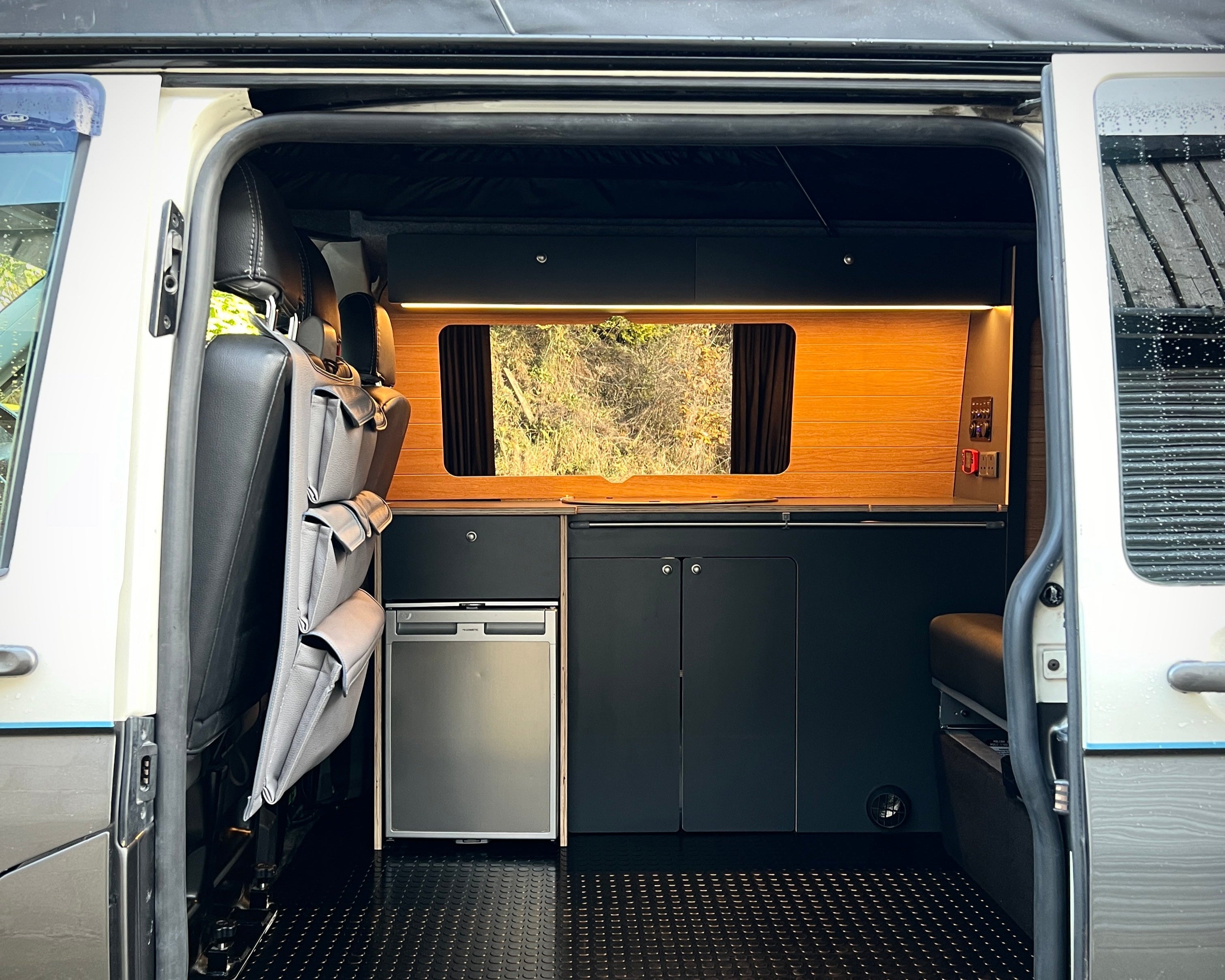 VAN FURNITURE_001